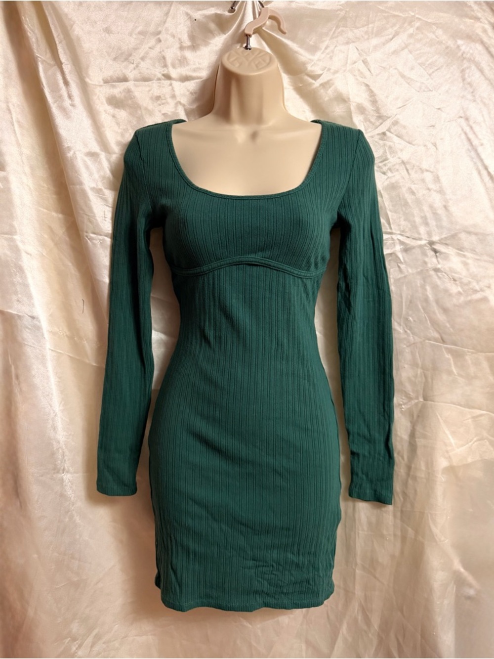 Long Sleeve Ribbed Scoop Neck Green Dress